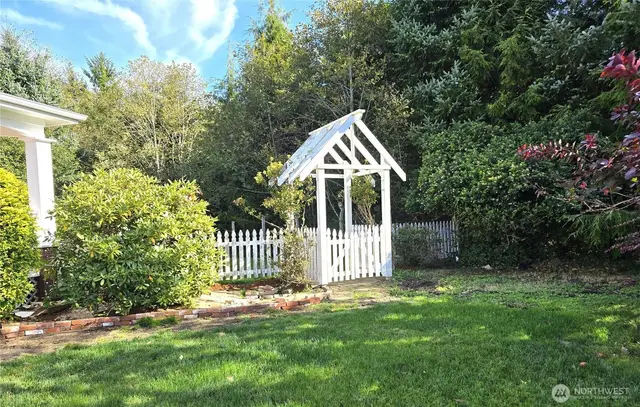 1200 Lakeview Drive photo 7