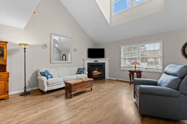 6678 Henschen Cir photo 6