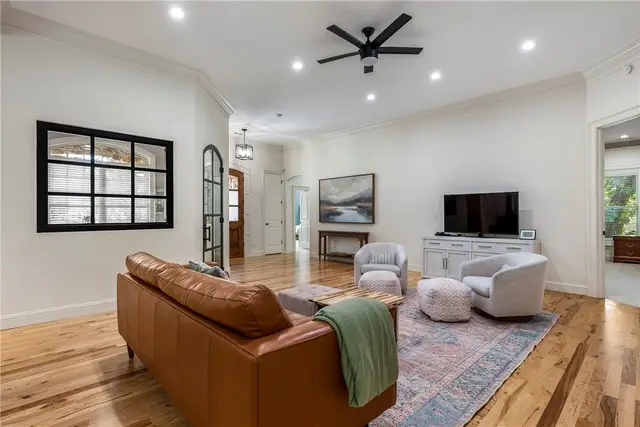 1302 NE Fairwinds Dr photo 6