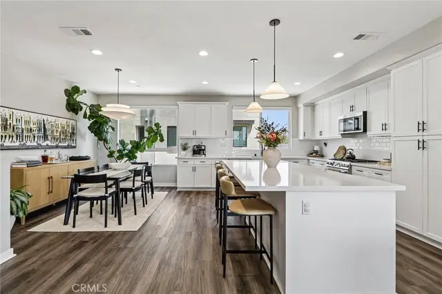 13219 Victory Blvd photo 8