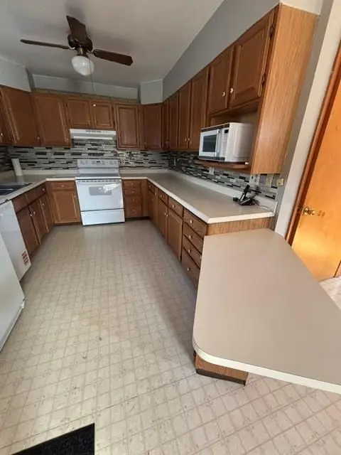 348 Walnut St photo 6