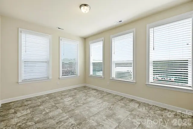 10125 Castlebrooke Dr photo 17