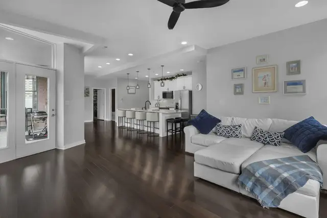 145 N High St APT 800 photo 11