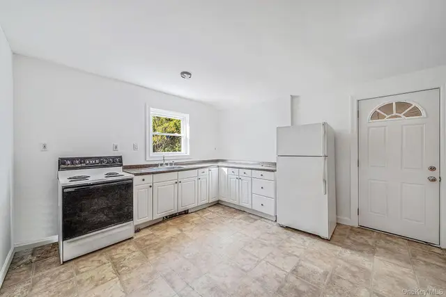 1041 Joselson Avenue photo 19