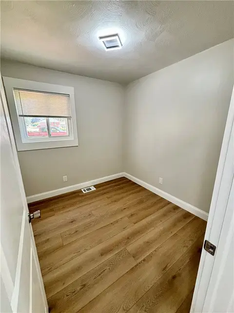 215 Keller Ct photo 18