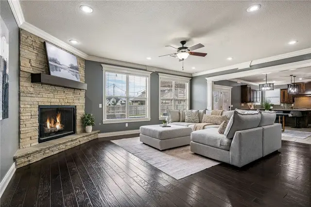 1701 Helen Ln photo 7