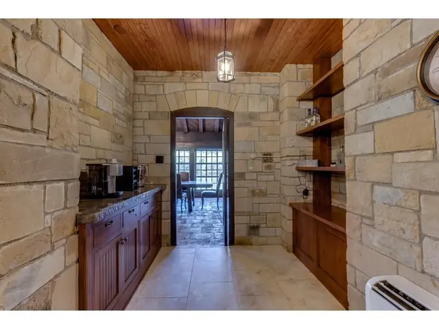 801 Pine Cone Trl N photo 7
