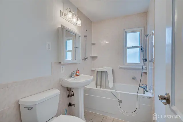15 Lowell St photo 18