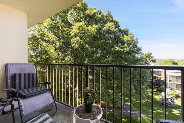 150 Overlook #5F photo 17
