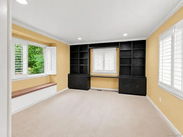 5523 Crabtree Rd photo 8