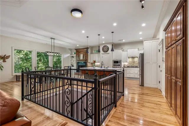 1302 NE Fairwinds Dr photo 8