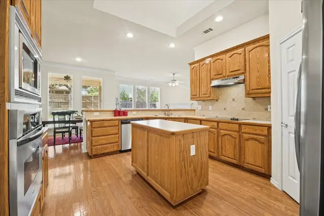 1403 Lowes Farm Pkwy photo 11