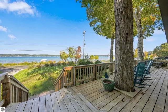 1119 E South Shore Dr photo 12