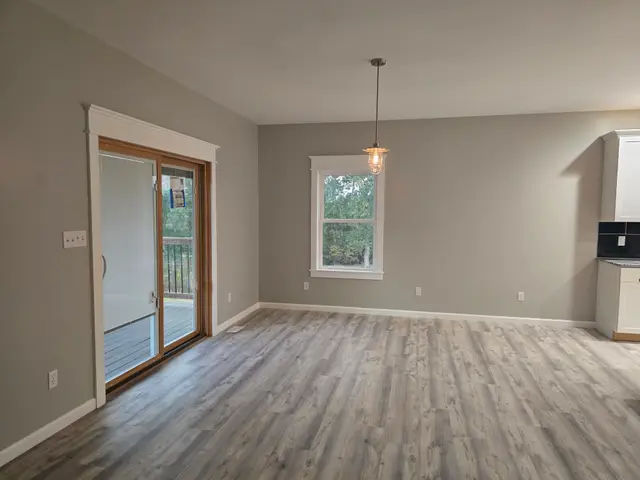 777 Maggie Cir photo 8