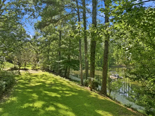 2040 shallowford park manor photo 5