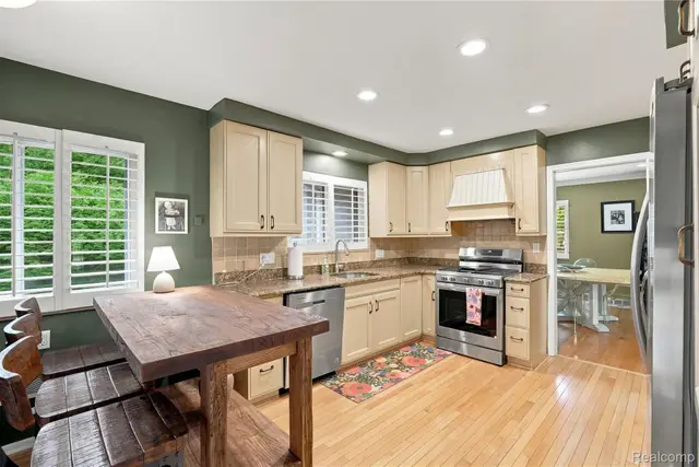 5523 Crabtree Rd photo 9