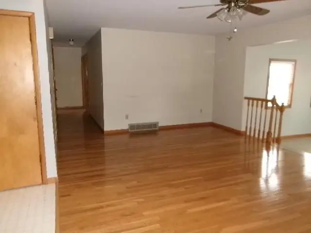 348 Walnut St photo 19