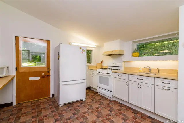 635 Long Pond Road photo 15
