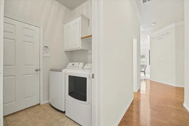 1403 Lowes Farm Pkwy photo 10
