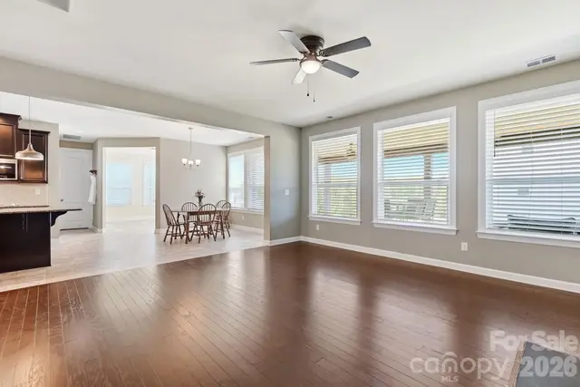 10125 Castlebrooke Dr photo 11